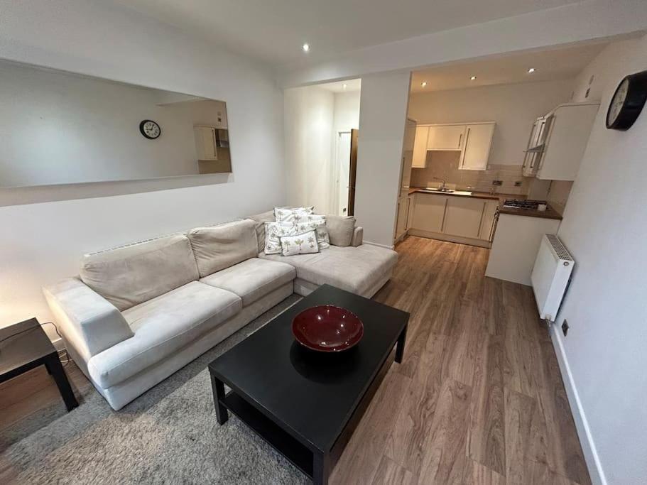 Spacious Central 2Bed Apartment Wilmslow Kültér fotó